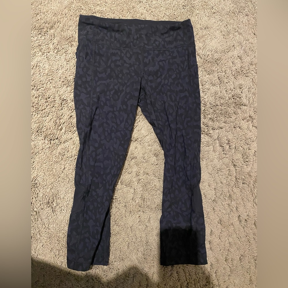 Lulu lemon, size 4 black camo cropped leggings